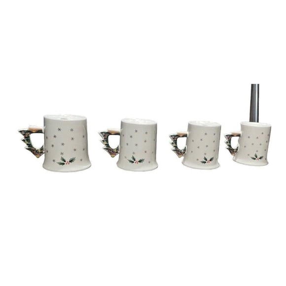 Vintage Christmas Set of 4 Mugs Japan Christmas Tree Handles Holly Snowflakes - Picture 6 of 10